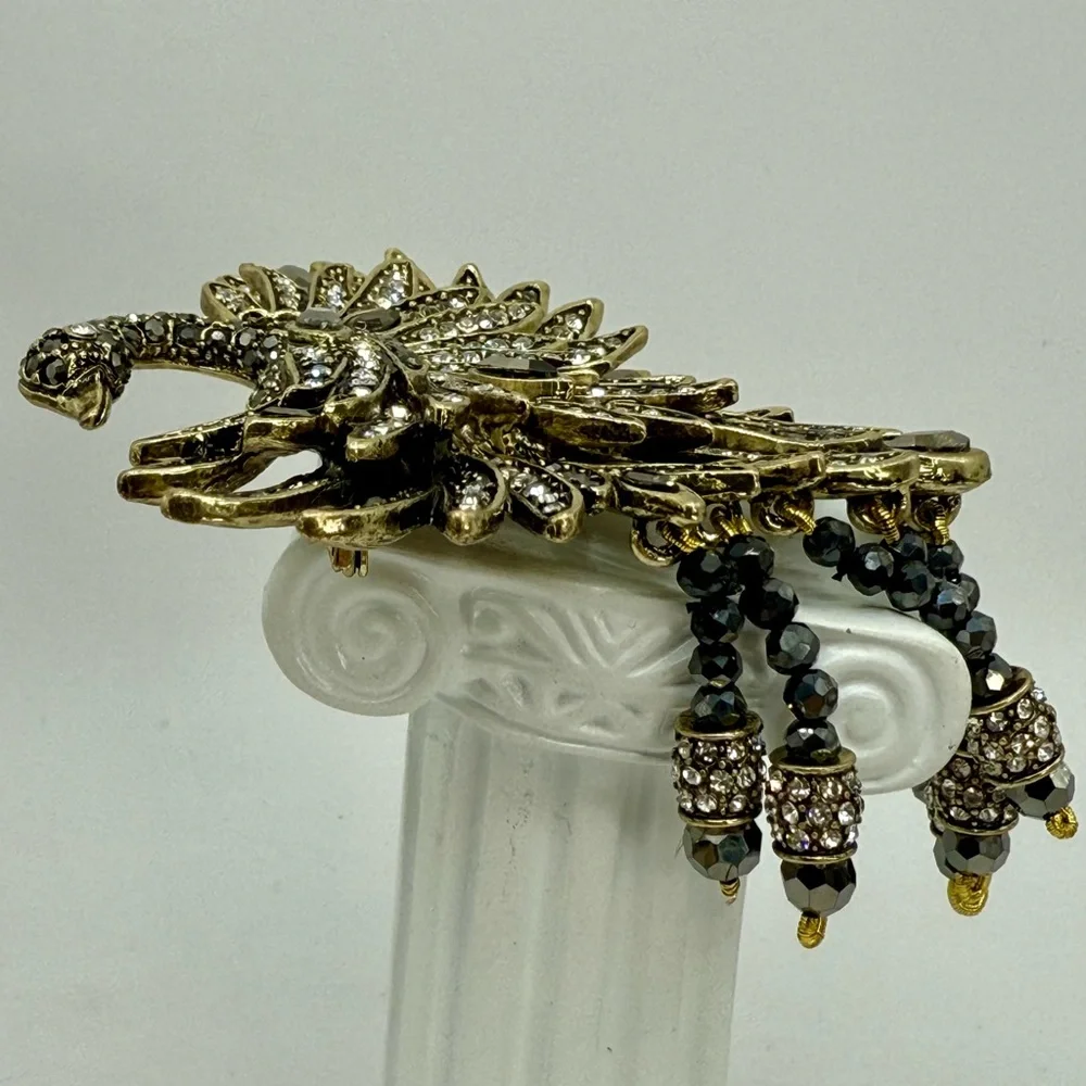 Heidi Daus “Graceful Beauty” Swan Brooch – Crystal Pave Statement Pin – Dangle - Picture 10 of 16